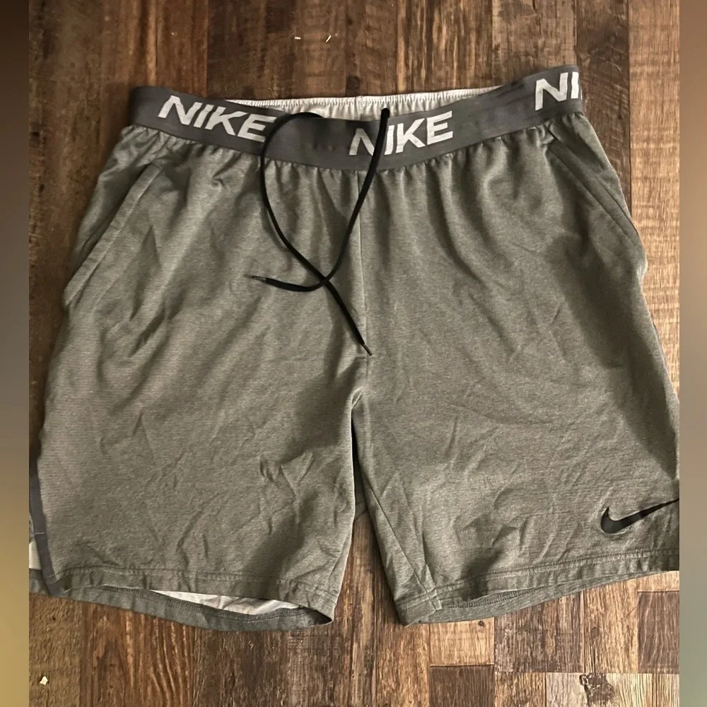 Nike Men's Dri-Fit grey Athletic Shorts - Picture 1 of 6